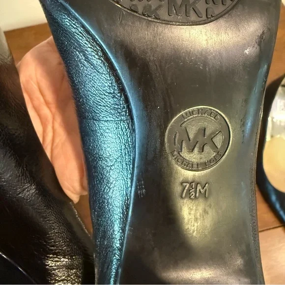 NWOT Michael Kors Black Leather Women's Pointed Toe Pumps Size 7.5 - Picture 6 of 8